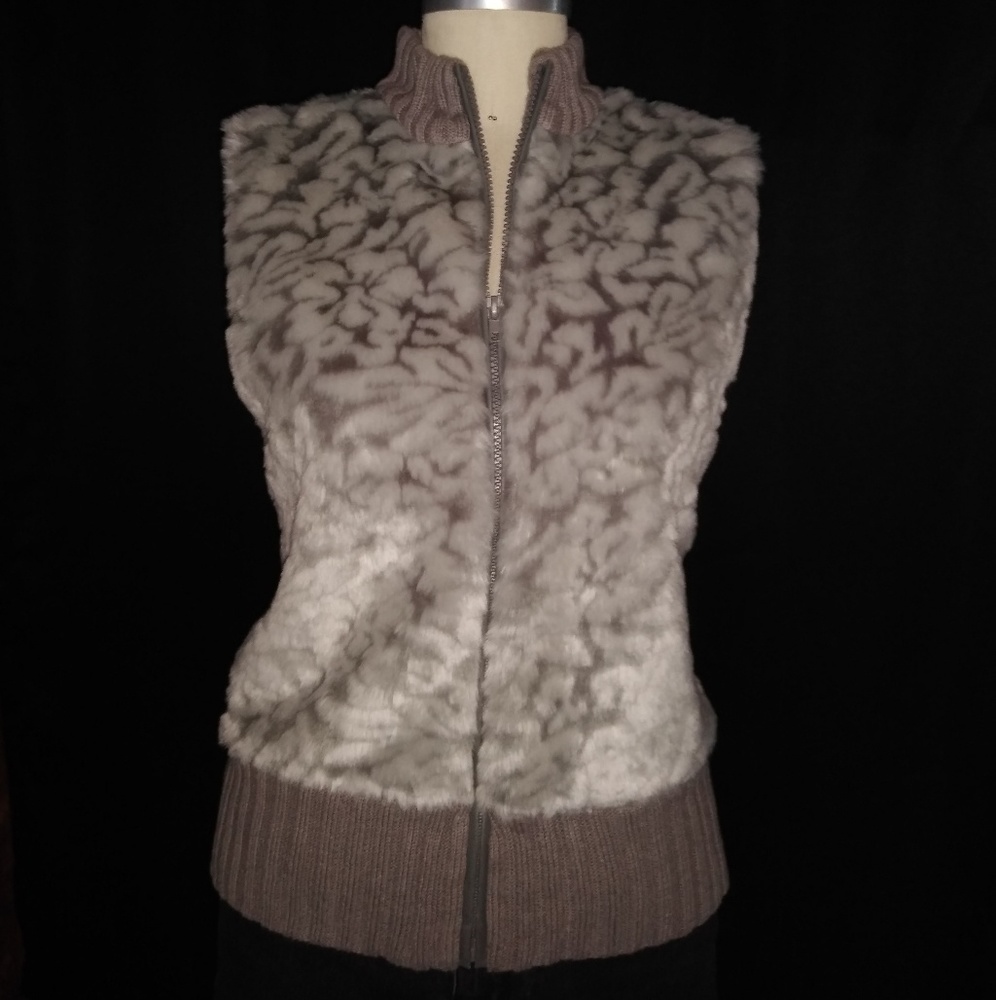 Faux fur front printed vest
